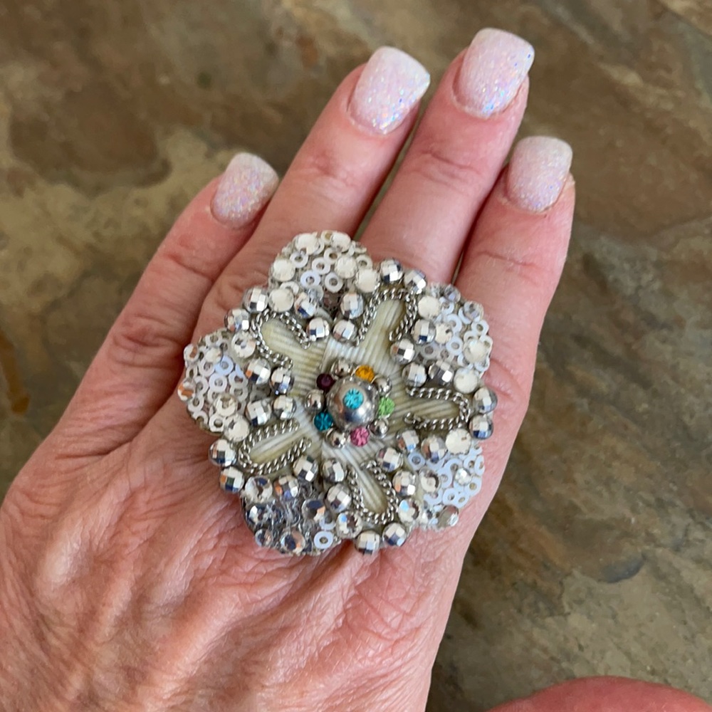 NWT Large Bling Flower Stretch Band Ring